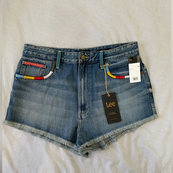 LEE High Rise Cut Off Denim Far Out Embroidered edge Raw Hem Shorts NWT, size 32 - Picture 2 of 7